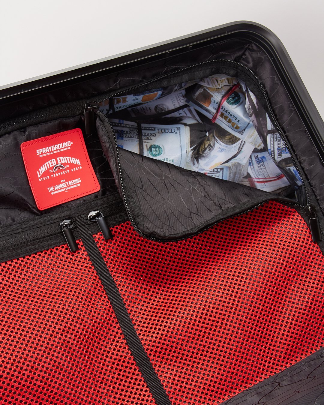 SHARKFLOWER 29.5” FULL-SIZE SHARKNAUTICS LUGGAGE
